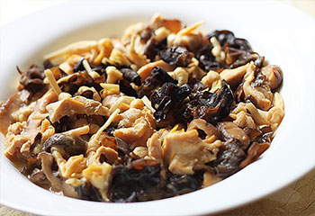 Marinated Black Fungus with Onion